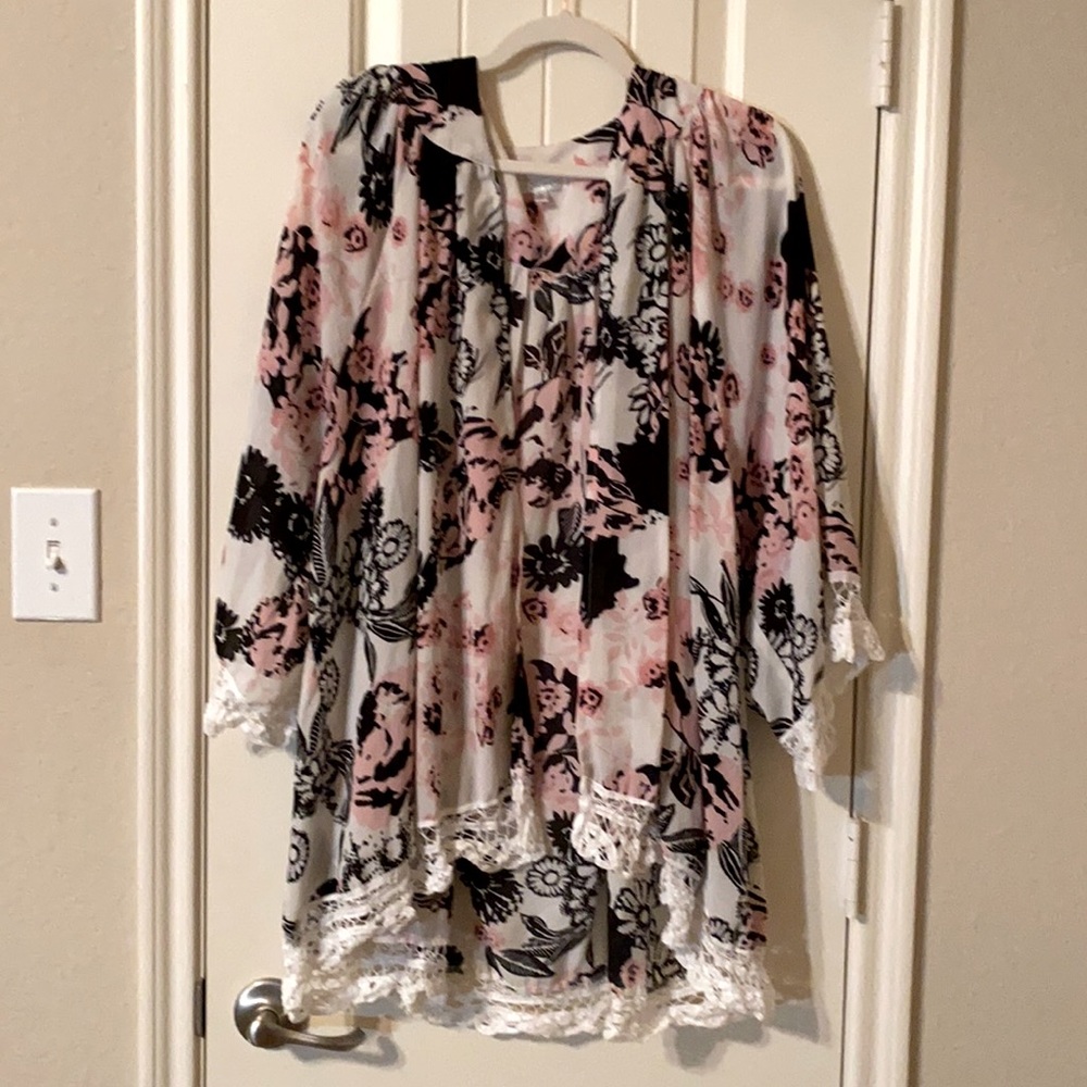 Beautiful Floral Print Kimono Top